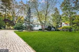 featured image of 13 Lopatcong Dr