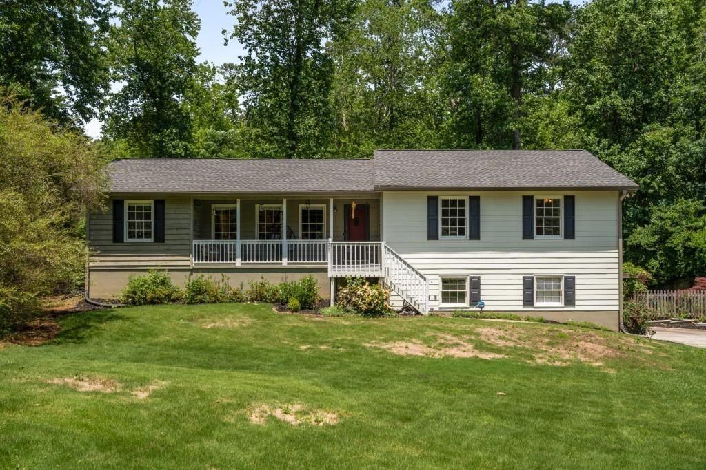 2795 Bentwood Dr - Photo 2 of 34