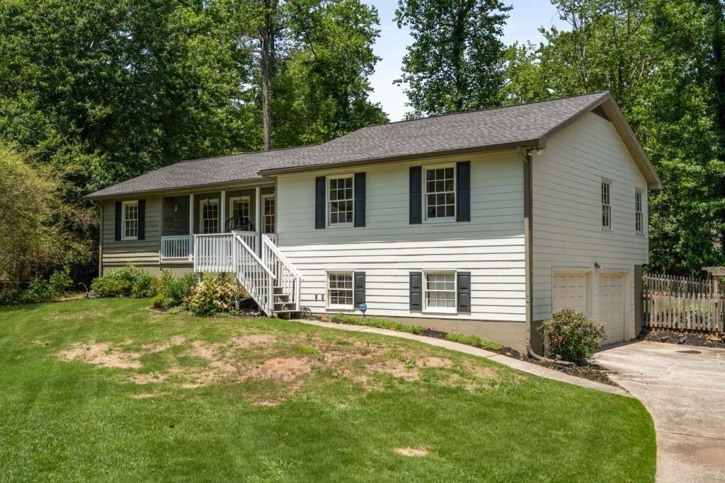 2795 Bentwood Dr - Photo 4 of 34
