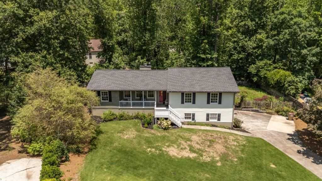 2795 Bentwood Dr - Photo 5 of 34