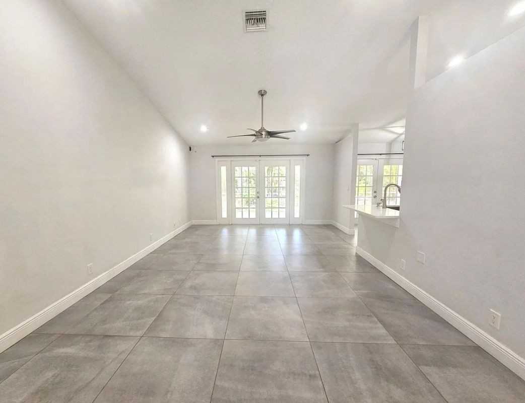 13548 74th St N - Photo 3 of 21