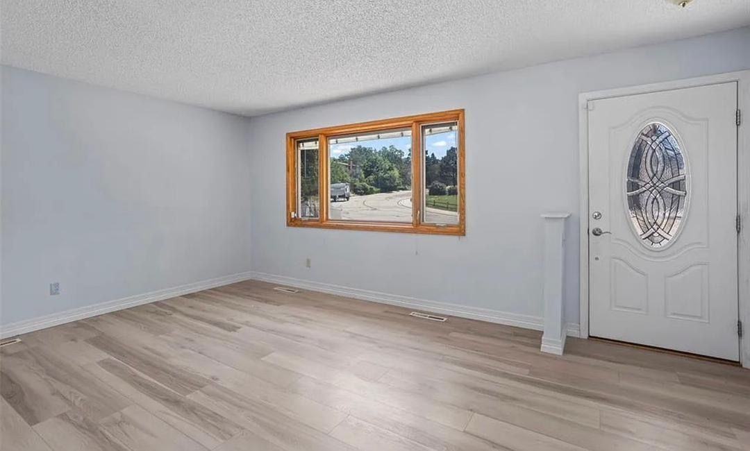 5888 Eldora Dr - Photo 3 of 8