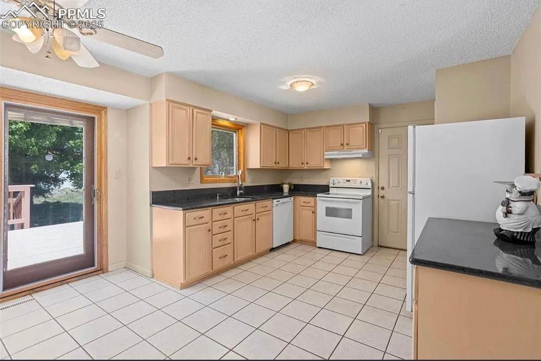 5888 Eldora Dr - Photo 5 of 8