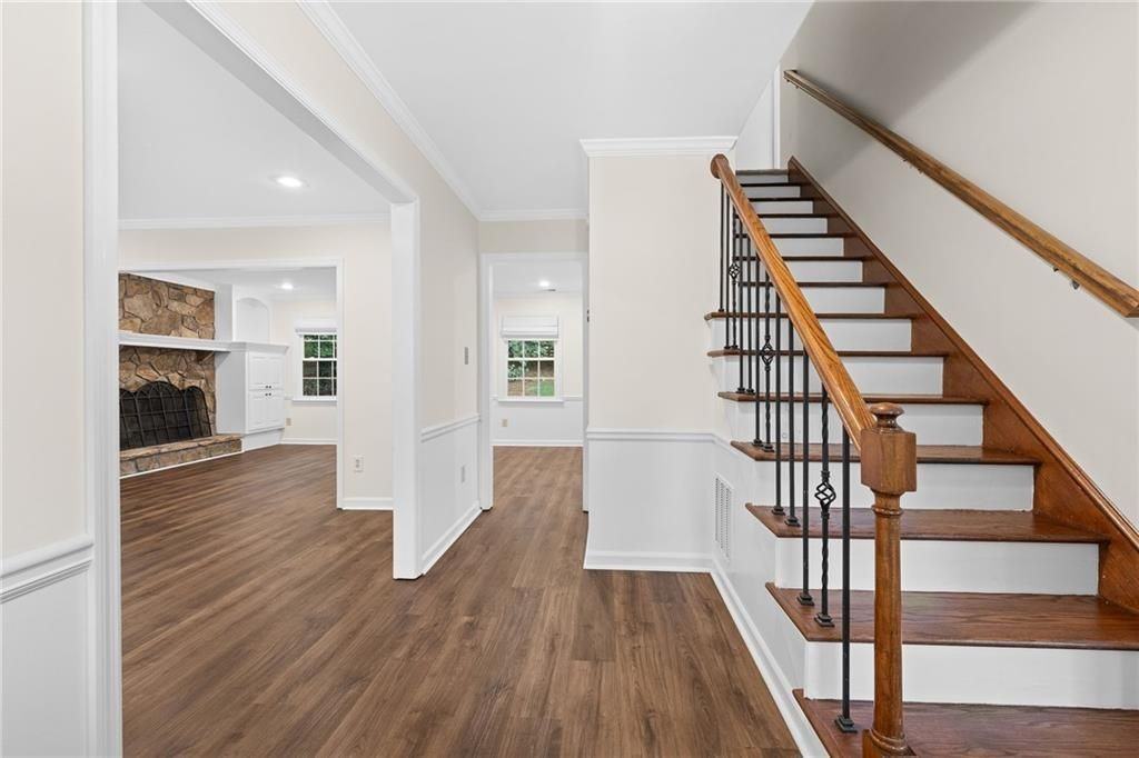 4496 Windsor Oaks Dr - Photo 6 of 48