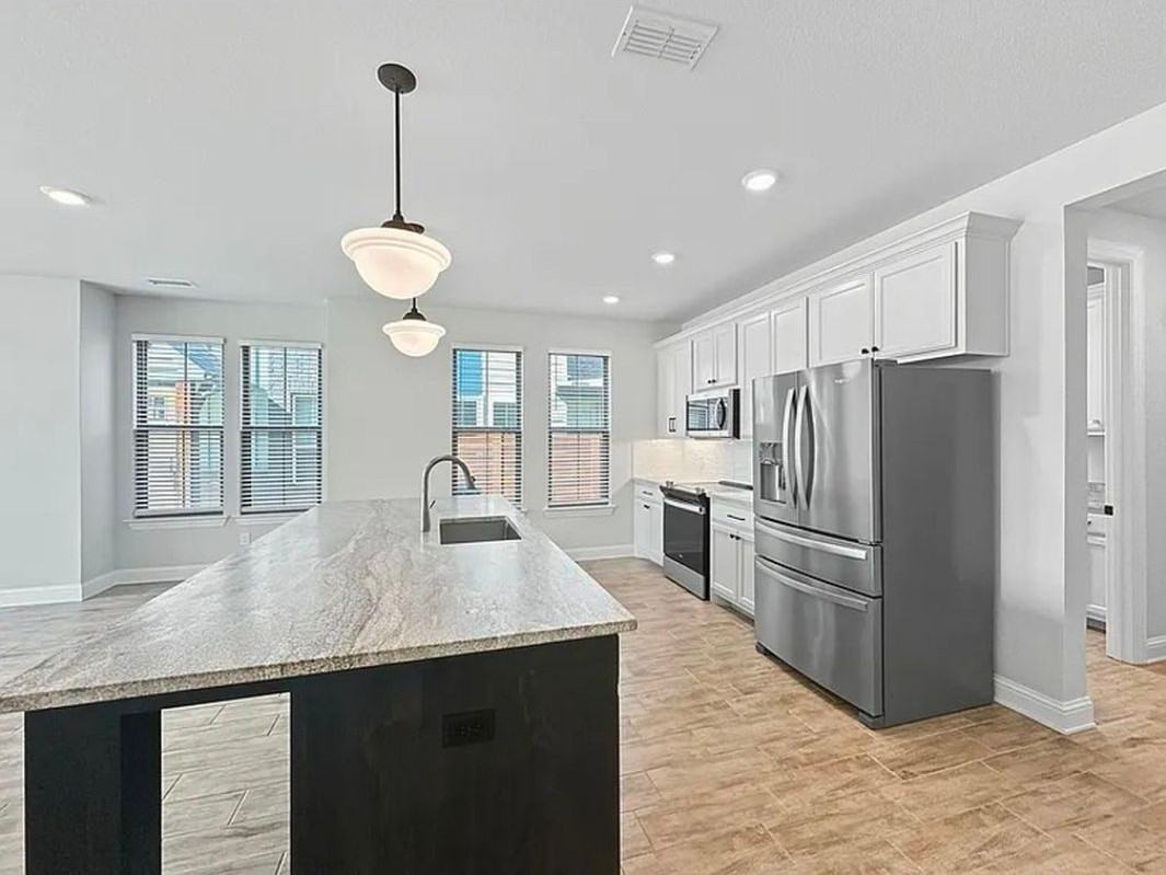 9525 Thorncrown Ln - Photo 3 of 27
