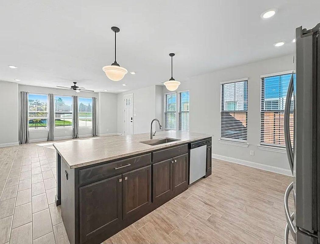 9525 Thorncrown Ln - Photo 4 of 27