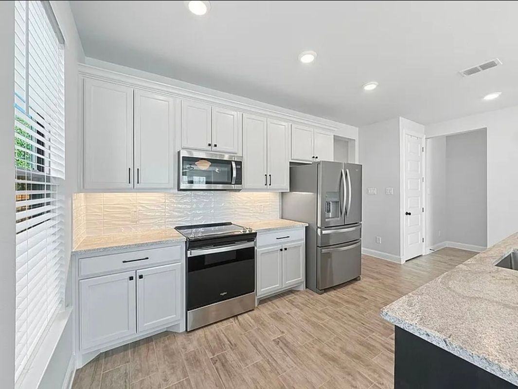 9525 Thorncrown Ln - Photo 5 of 27