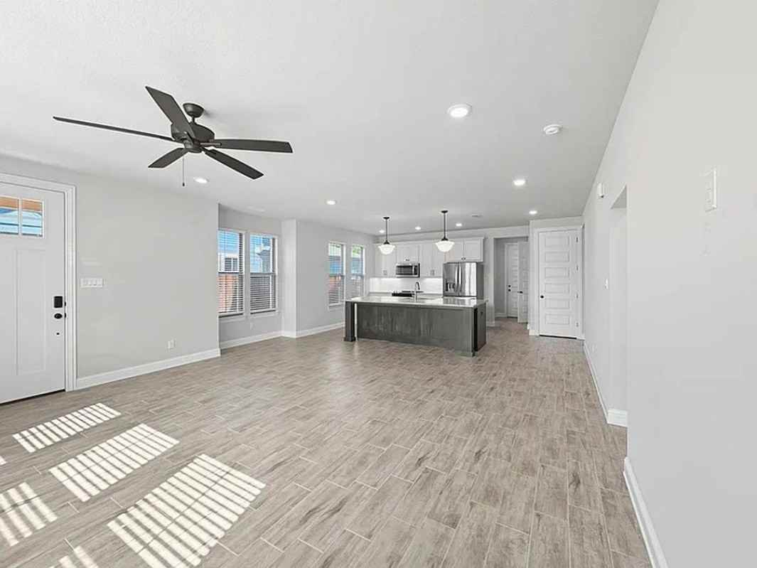 9525 Thorncrown Ln - Photo 7 of 27