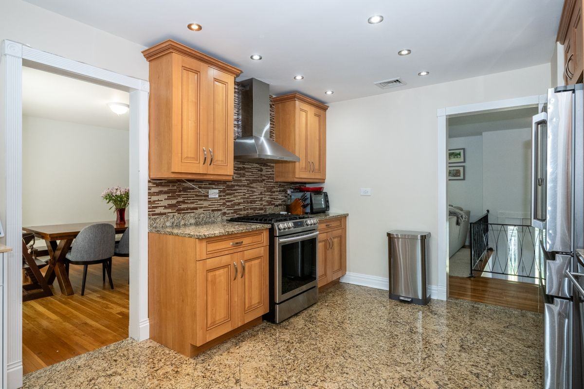 18 Carlyle Pl - Photo 6 of 36