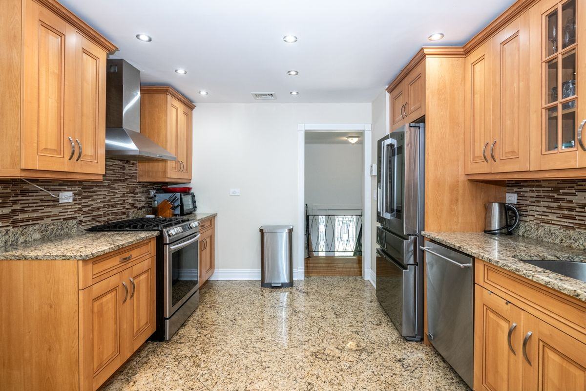 18 Carlyle Pl - Photo 7 of 36