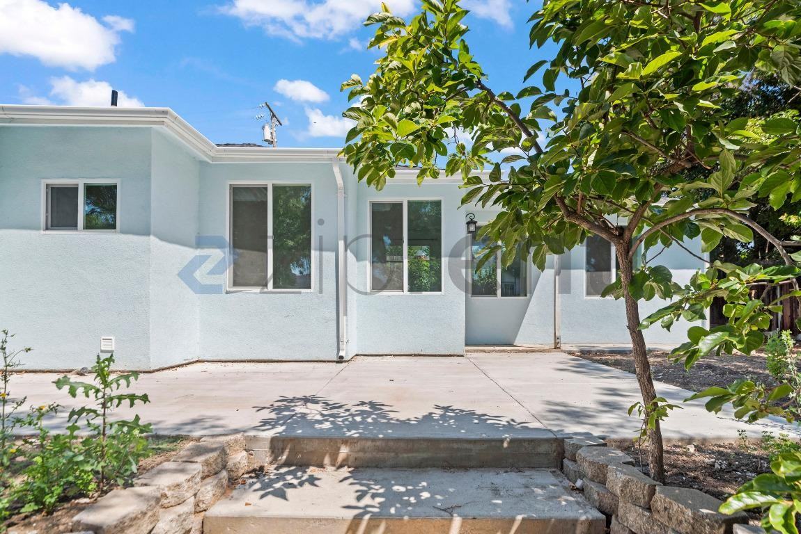 640 Plomosa Ct #B - Photo 2 of 23