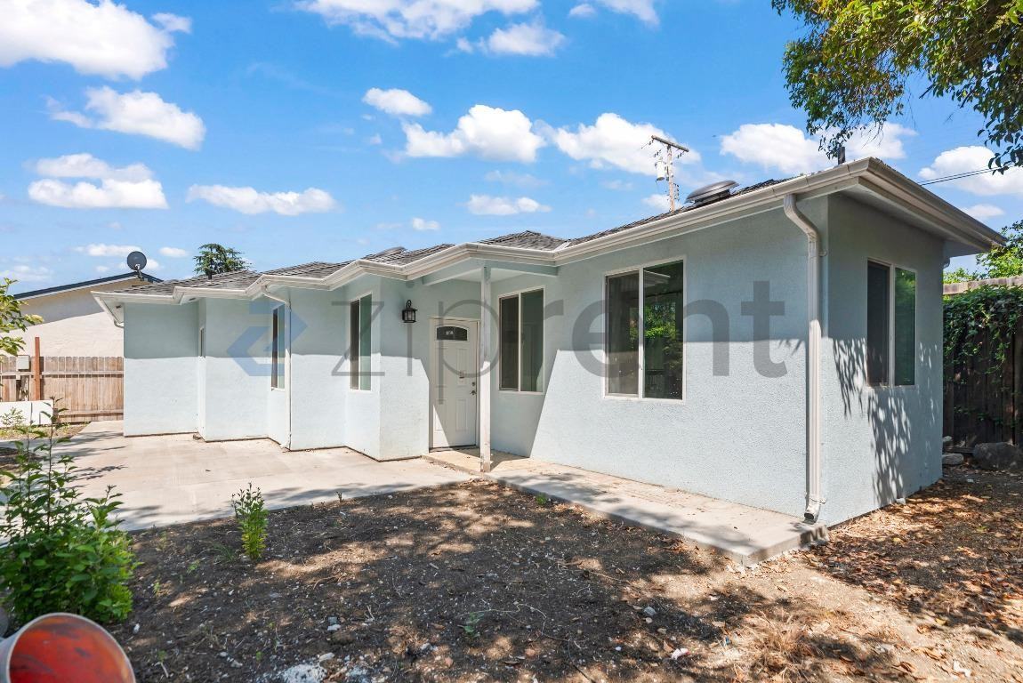 640 Plomosa Ct #B - Photo 4 of 23