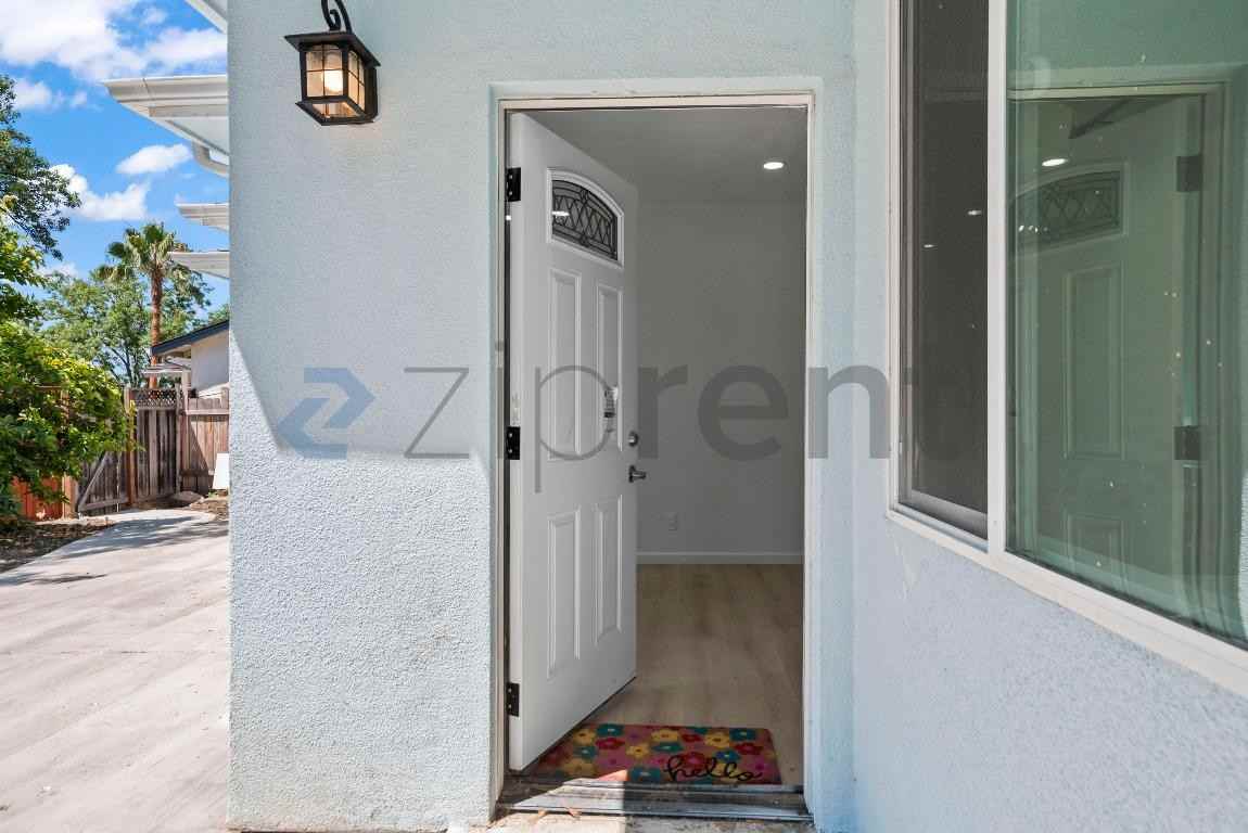 640 Plomosa Ct #B - Photo 6 of 23