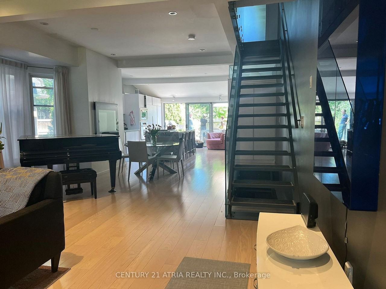 109 Simpson Avenue - Photo 4 of 16