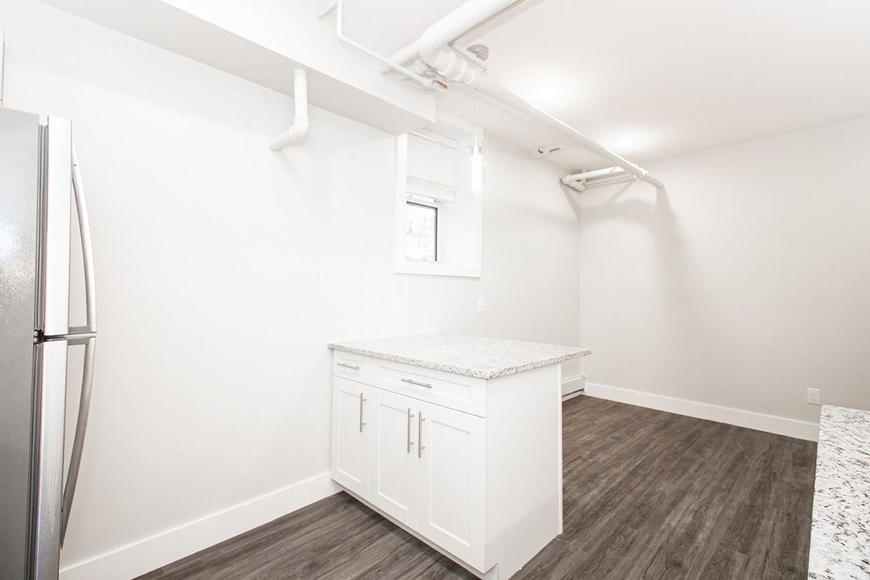 834 Grosvenor Avenue - Photo 2 of 49