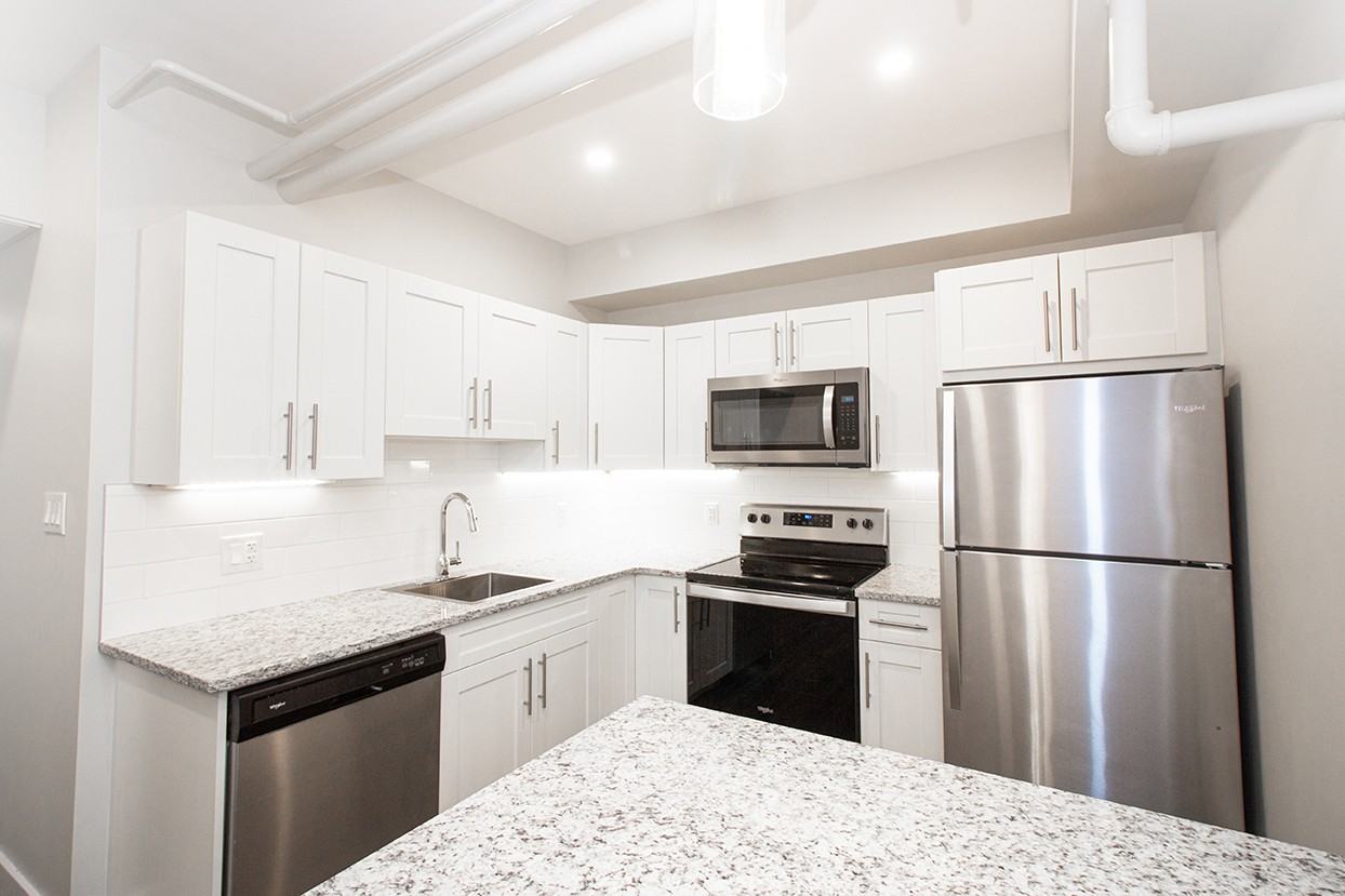 834 Grosvenor Avenue - Photo 3 of 49