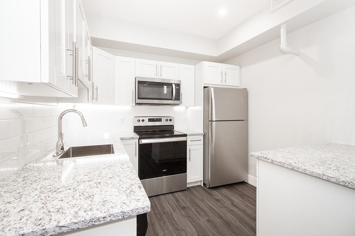 834 Grosvenor Avenue - Photo 4 of 49