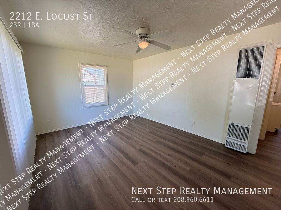 2212 E Locust St - Photo 2 of 14