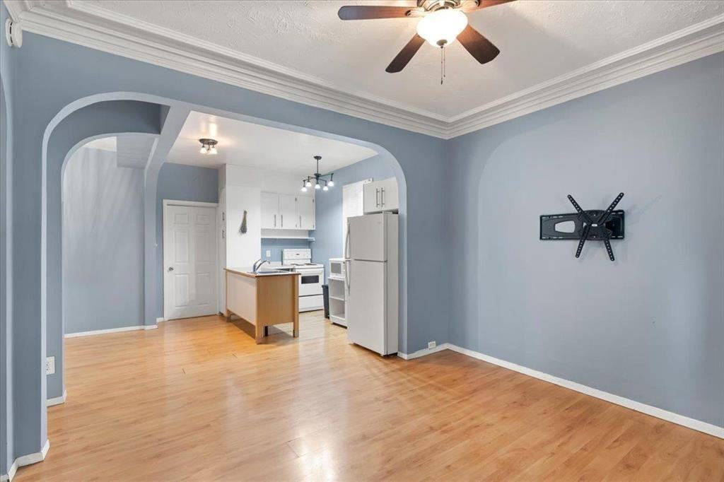 694 Valour Rd - Photo 3 of 22
