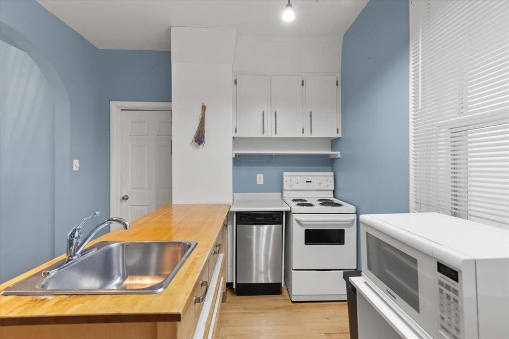 694 Valour Rd - Photo 4 of 22