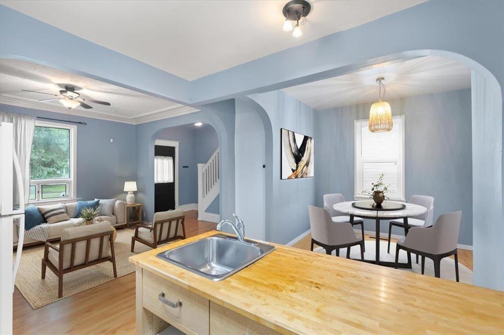 694 Valour Rd - Photo 5 of 22