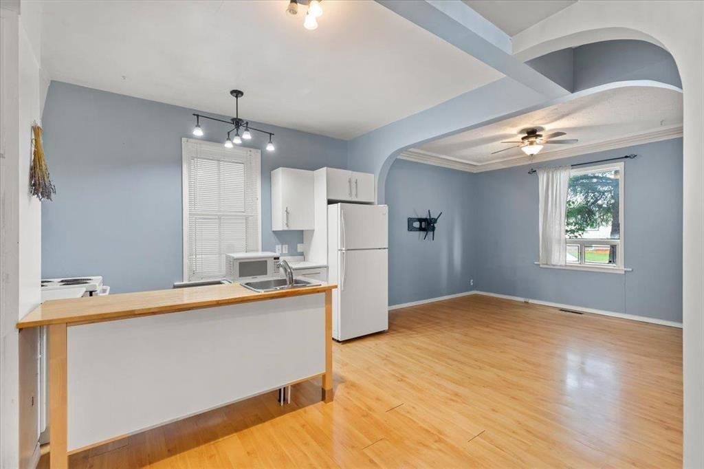 694 Valour Rd - Photo 6 of 22