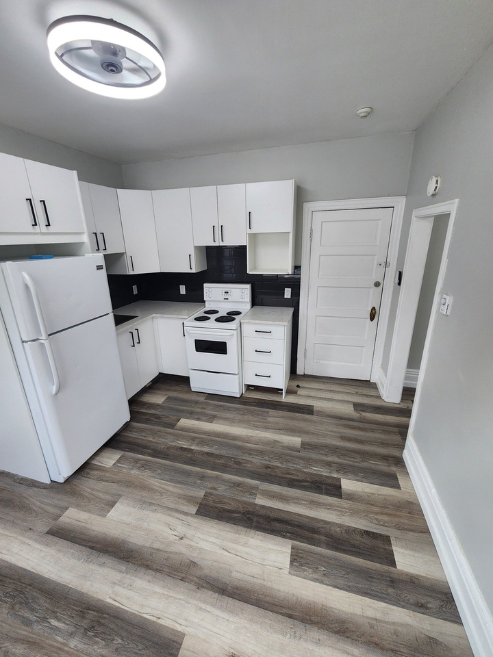 192 Canora St - Photo 3 of 23