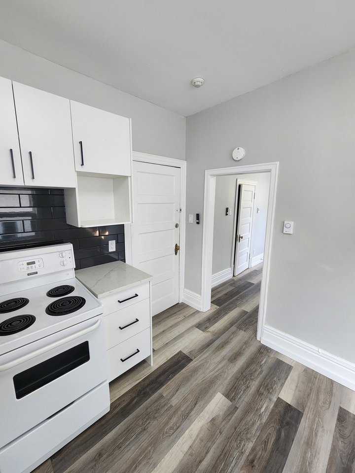 192 Canora St - Photo 4 of 23