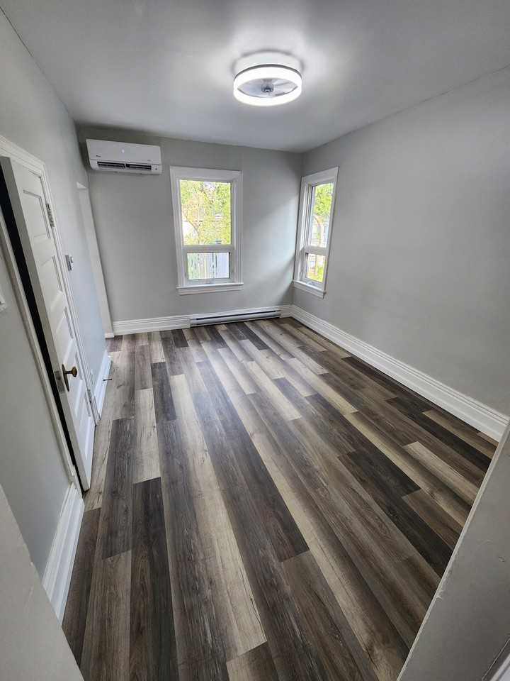 192 Canora St - Photo 6 of 23