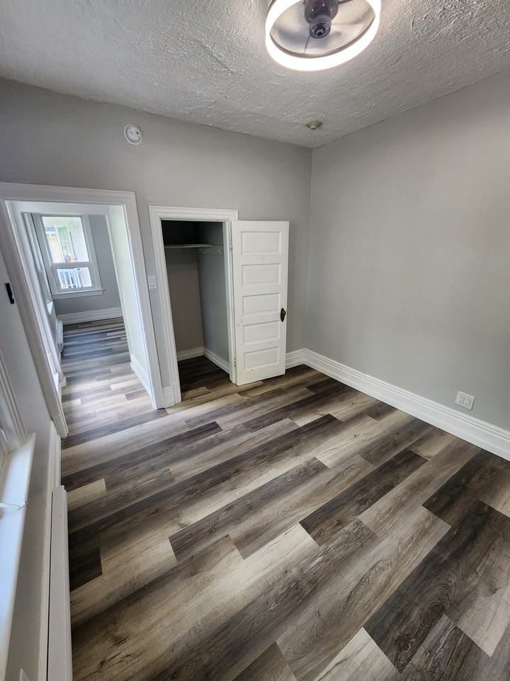 192 Canora St - Photo 7 of 23