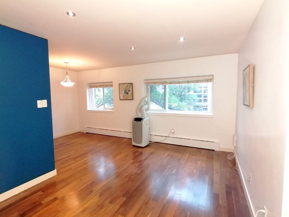 565 Corydon Ave - Photo 4 of 18