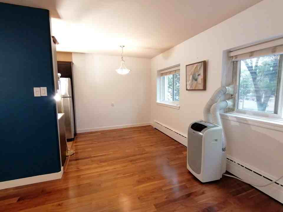 565 Corydon Ave - Photo 5 of 18