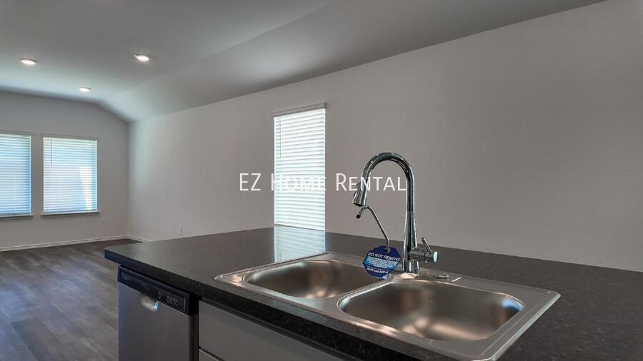6115 Grove Of Pines St - Photo 5 of 21