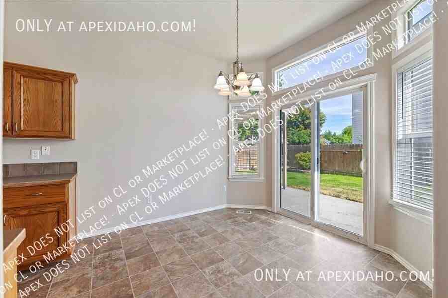 1899 W Apgar Creek Dr - Photo 7 of 37