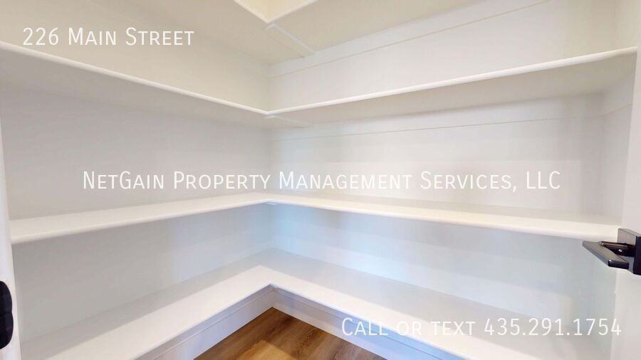 226 N Main St - Photo 6 of 35
