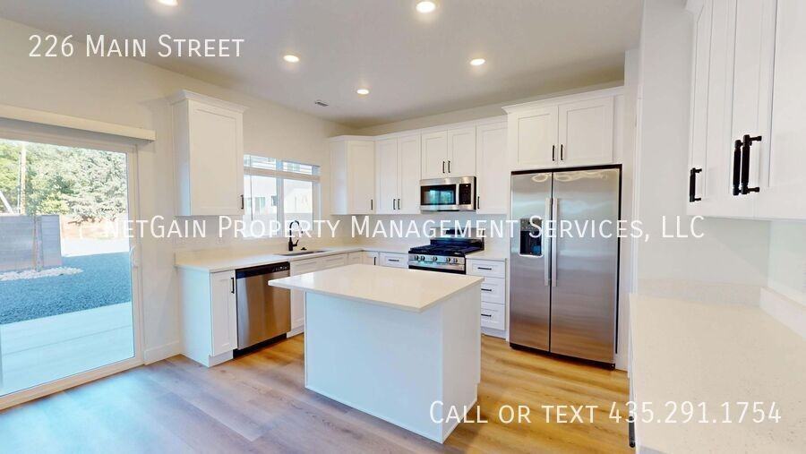 226 N Main St - Photo 7 of 35