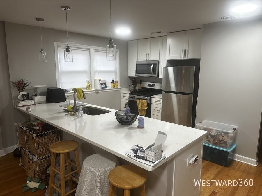 2821 W Summerdale Ave #2E - Photo 3 of 22