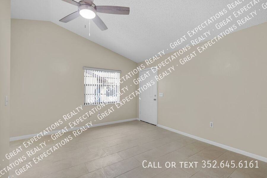 3381 Ne 56th Ave - Photo 4 of 27