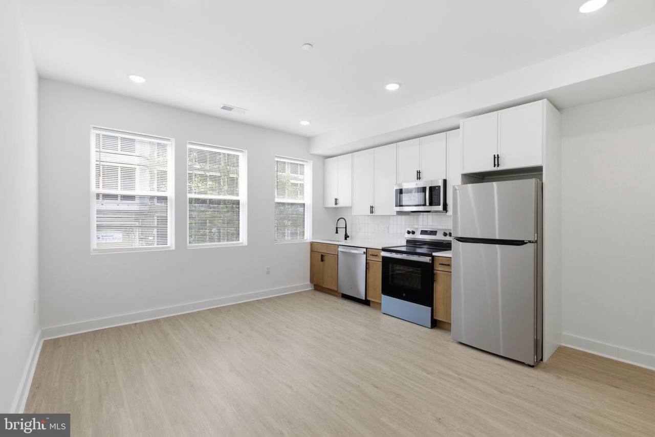 4021 Brown St #3 - Photo 2 of 20