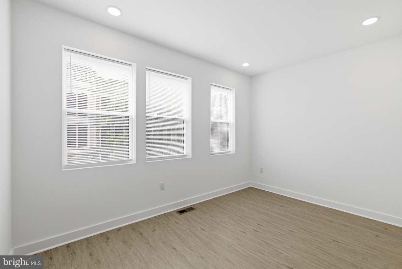 4021 Brown St #3 - Photo 5 of 20