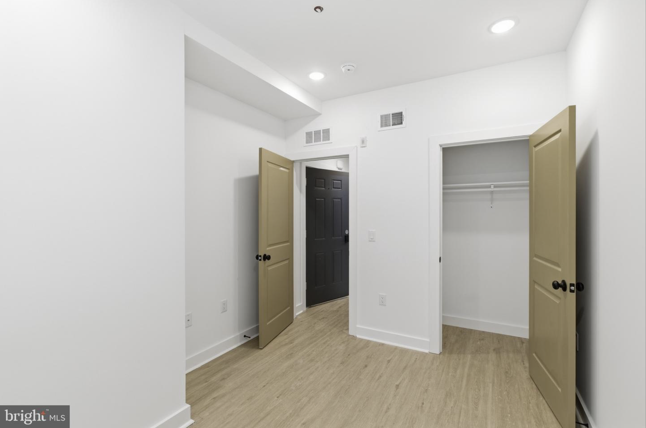 863 N 43rd St #2 - Photo 4 of 15