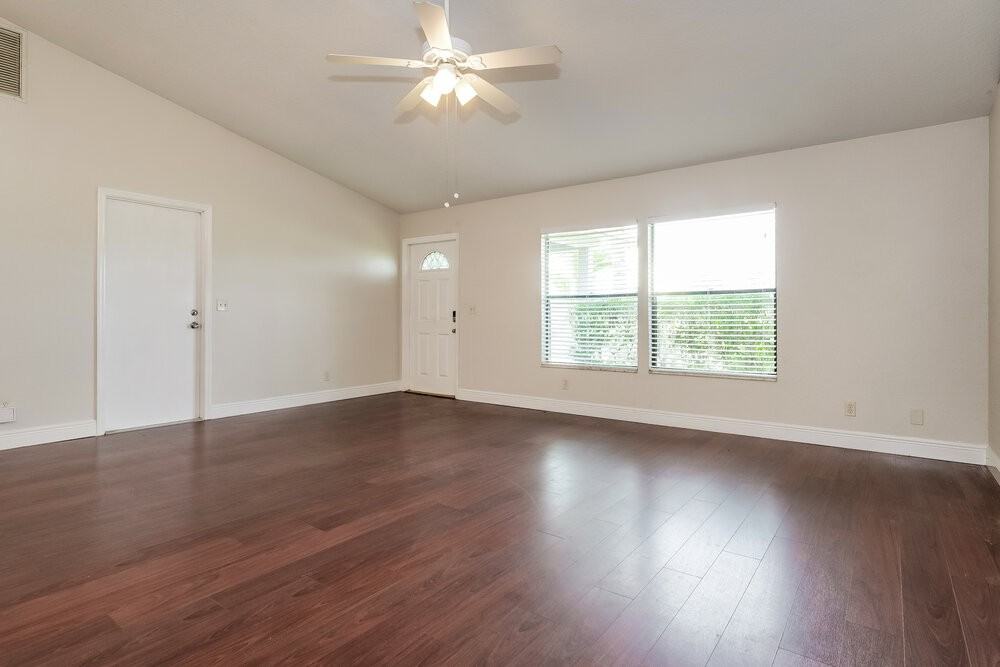 216 Cordoba Cir - Photo 3 of 15