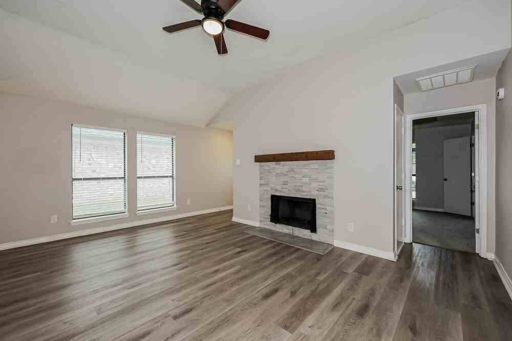 522 Chancellorsville Dr - Photo 4 of 16
