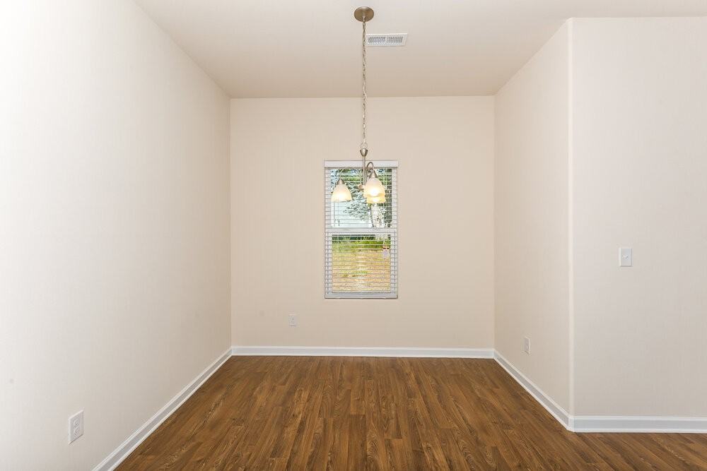 1521 Waylon Ave - Photo 4 of 13