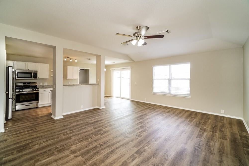 15810 Brisbane Dr - Photo 4 of 16