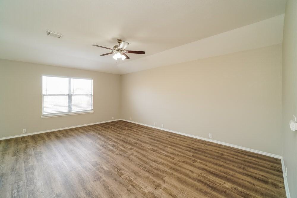 15810 Brisbane Dr - Photo 5 of 16