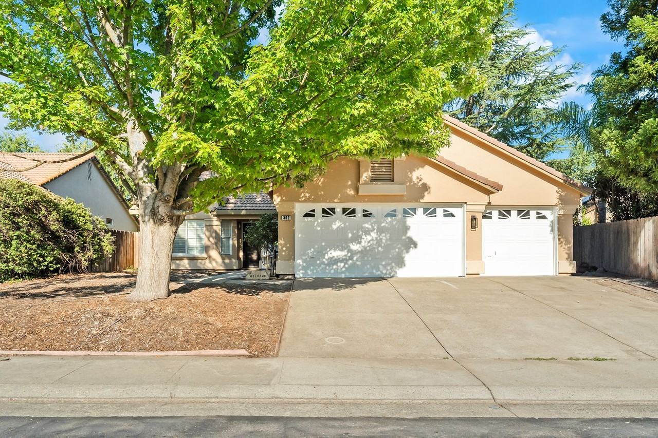 302 Carlina Ct