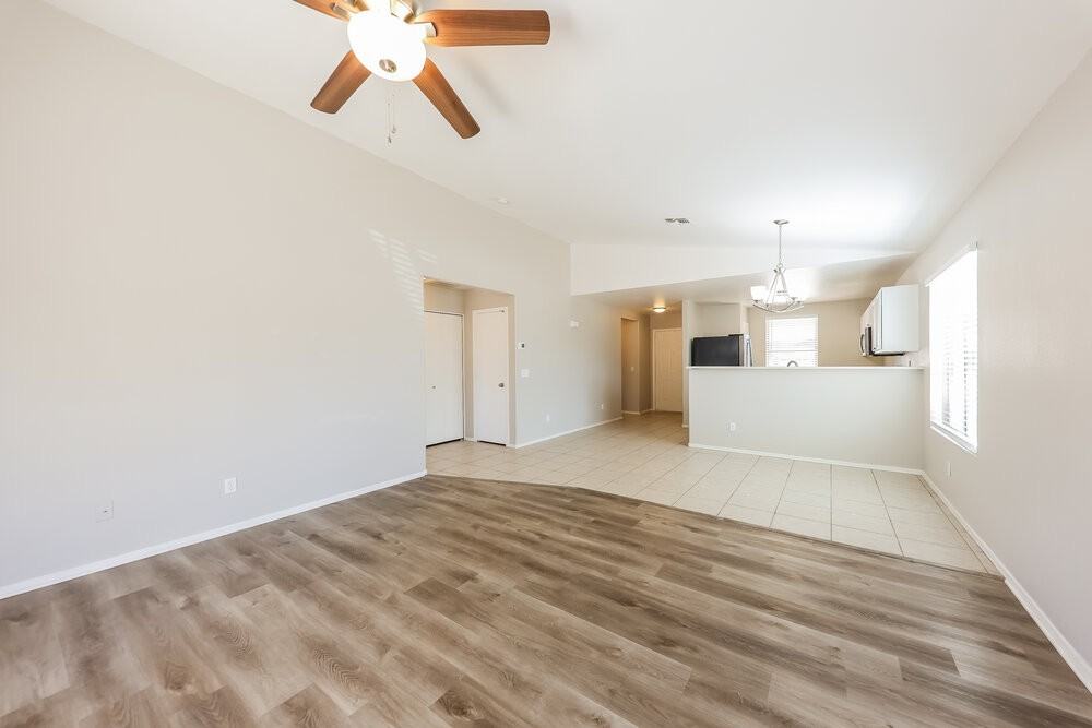 11335 W Crestbrook Dr - Photo 4 of 18
