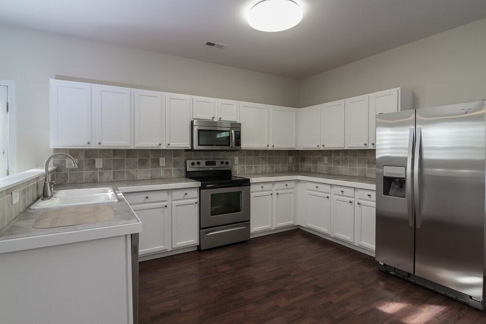 15134 Dehavilland Dr - Photo 7 of 15