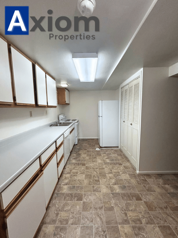 1005 1/2 Park Ln - Photo 3 of 15